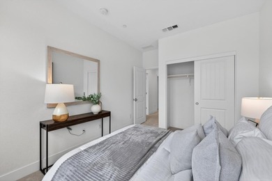 Welcome to this beautifully maintained end-unit, townhome-style - photo 27