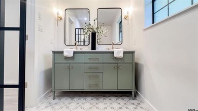 Beautiful mid-century modern home, a rare find in Hideaway! This - photo 27