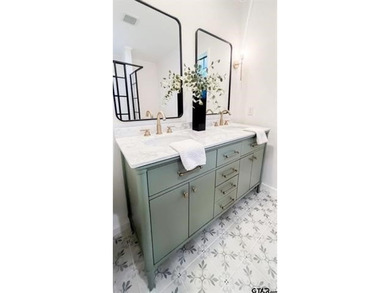 Beautiful mid-century modern home, a rare find in Hideaway! This - photo 28