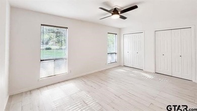 Beautiful mid-century modern home, a rare find in Hideaway! This - photo 29