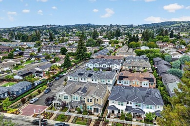 Welcome to this beautifully maintained end-unit, townhome-style - photo 31