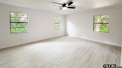 Beautiful mid-century modern home, a rare find in Hideaway! This - photo 31