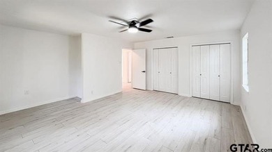 Beautiful mid-century modern home, a rare find in Hideaway! This - photo 32