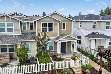 Welcome to this beautifully maintained end-unit, townhome-style - photo 33