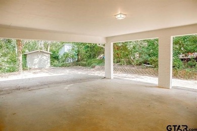 Beautiful mid-century modern home, a rare find in Hideaway! This - photo 33