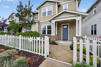 Welcome to this beautifully maintained end-unit, townhome-style - photo 34