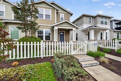 Welcome to this beautifully maintained end-unit, townhome-style - photo 35