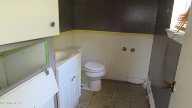 3 bedroom 1.5 bath brick home could be investment or starter - photo 12