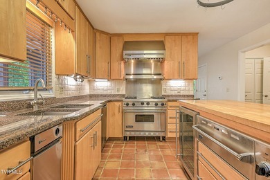 Just like the name of the road: Hideaway is the perfect private - photo 12