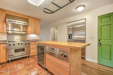 Just like the name of the road: Hideaway is the perfect private - photo 13