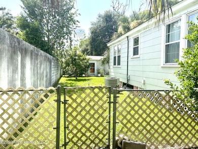 Adorable cozy bungalow in the heart of Biloxi. It's steps away - photo 15