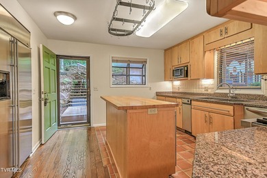 Just like the name of the road: Hideaway is the perfect private - photo 16