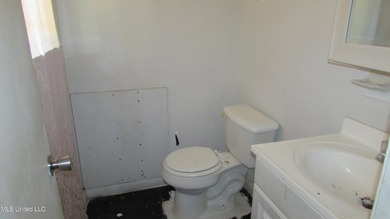 3 bedroom 1.5 bath brick home could be investment or starter - photo 18