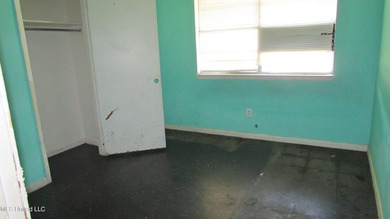 3 bedroom 1.5 bath brick home could be investment or starter - photo 19
