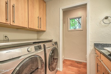 Just like the name of the road: Hideaway is the perfect private - photo 24
