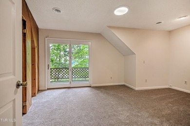 Just like the name of the road: Hideaway is the perfect private - photo 28