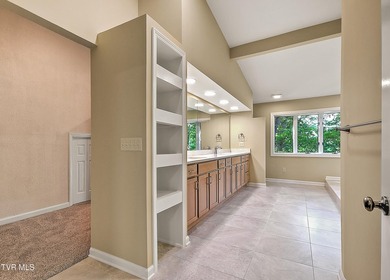 Just like the name of the road: Hideaway is the perfect private - photo 33