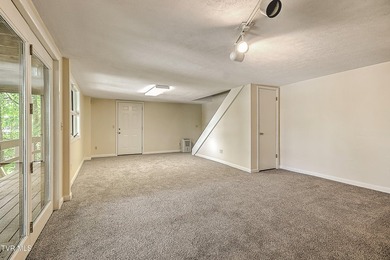 Just like the name of the road: Hideaway is the perfect private - photo 49