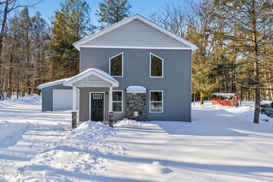 Pocono Peak Lake Home For Sale in South Sterling Pennsylvania