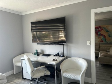 Very nice unit. Corner East and southern facing. Owner will - photo 11