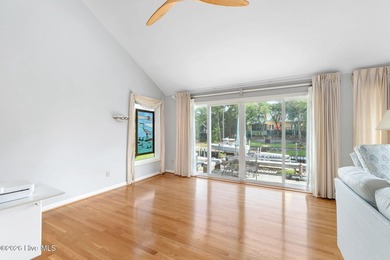 Welcome to waterfront living in the heart of Pine Knoll Shores! - photo 12
