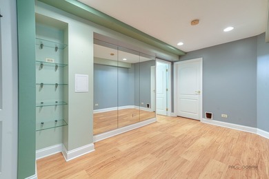 Welcome to one of the finest townhomes in the Schaumburg/Hoffman - photo 27