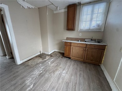 Welcome to 760 Seward St. This 1455 sq ft home, is designed to - photo 3