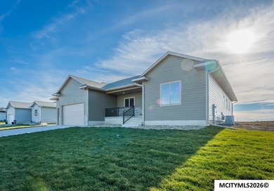 Why wait to build, move right into this stunning 5 bed, 3 bath - photo 1