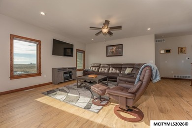 Why wait to build, move right into this stunning 5 bed, 3 bath - photo 3
