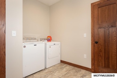 Why wait to build, move right into this stunning 5 bed, 3 bath - photo 8