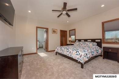 Why wait to build, move right into this stunning 5 bed, 3 bath - photo 9
