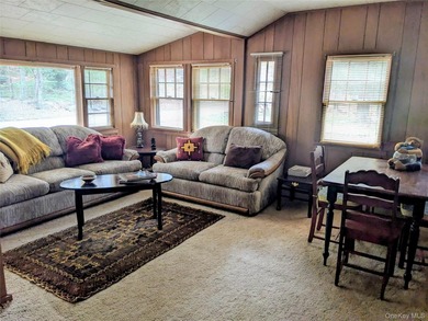 Step back in time with this original 1945 Smallwood log cabin - photo 12