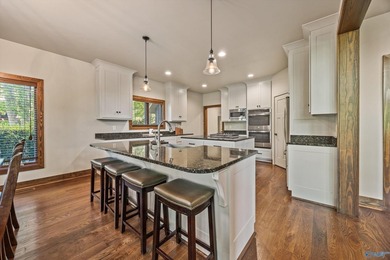 Gorgeous custom built lake house located in a private gated - photo 14