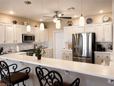 Discover the epitome of desert oasis living in this stunning 3 - photo 16