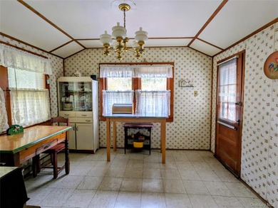 Step back in time with this original 1945 Smallwood log cabin - photo 17