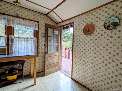 Step back in time with this original 1945 Smallwood log cabin - photo 19