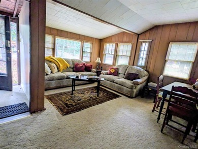 Step back in time with this original 1945 Smallwood log cabin - photo 26