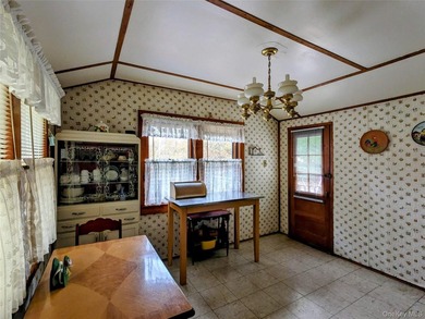 Step back in time with this original 1945 Smallwood log cabin - photo 28