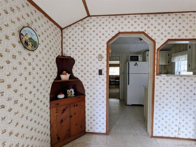 Step back in time with this original 1945 Smallwood log cabin - photo 29