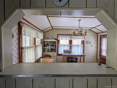 Step back in time with this original 1945 Smallwood log cabin - photo 30