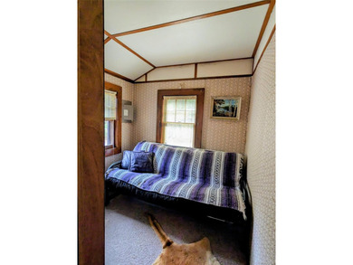 Step back in time with this original 1945 Smallwood log cabin - photo 33