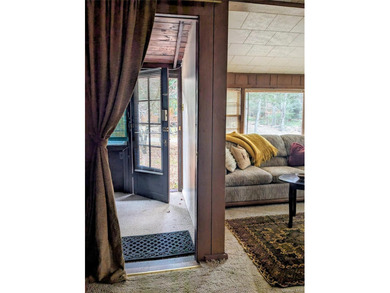 Step back in time with this original 1945 Smallwood log cabin - photo 34