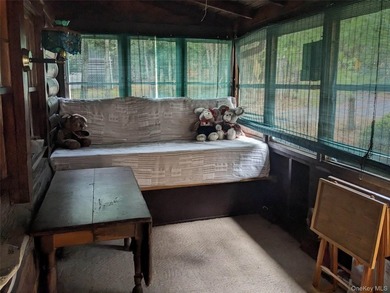 Step back in time with this original 1945 Smallwood log cabin - photo 35