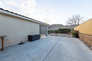 Discover the epitome of desert oasis living in this stunning 3 - photo 44