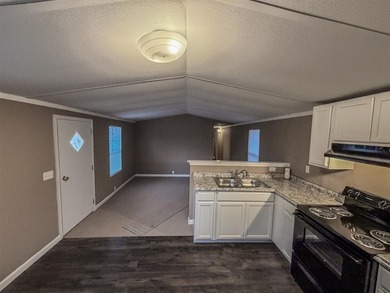 Well-maintained, move-in ready, affordable Lake Home! Escape to - photo 7