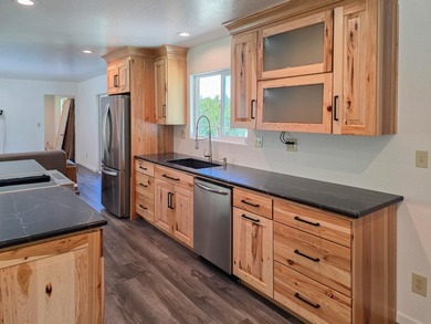 Start living your dream! This mostly finished 3-bedroom, 1-bath - photo 8