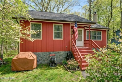 Welcome to this beautiful home in The Hideout, offering - photo 2