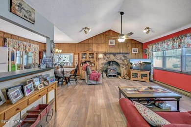 Welcome to this beautiful home in The Hideout, offering - photo 4