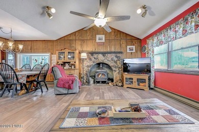 Welcome to this beautiful home in The Hideout, offering - photo 5