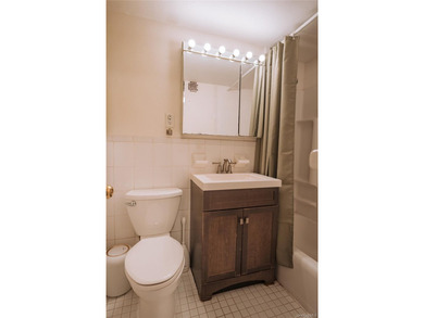 Bright, move-in-ready 1-bedroom in the highly sought-after Park - photo 11